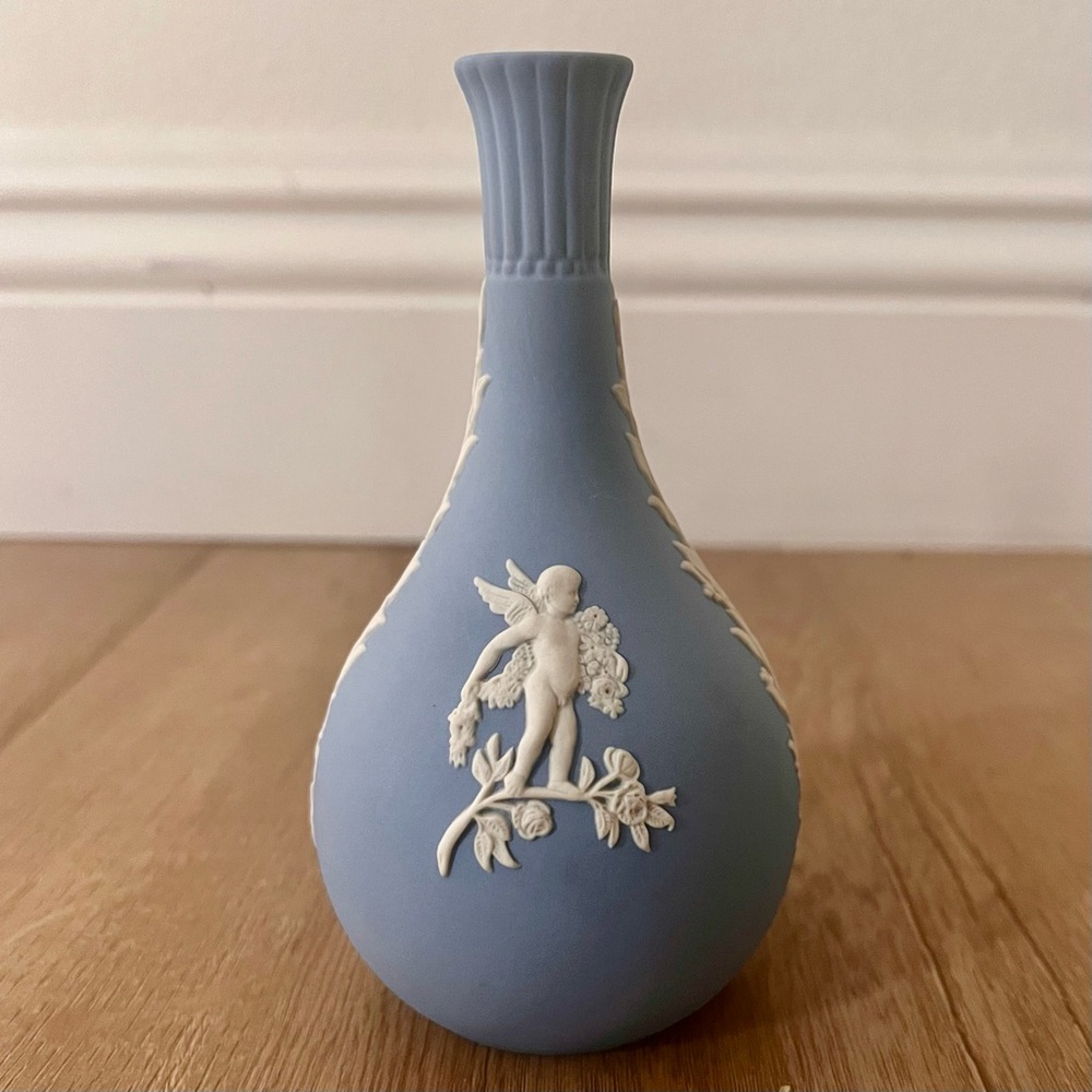 Vintage‎ Wedgwood England Blue Jasperware Tapered Bud Vase 5.5”, Angles, Mint